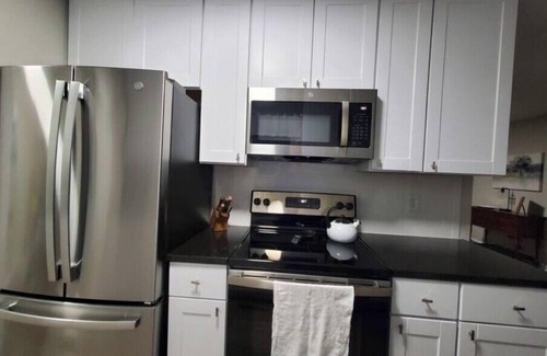Statesville House | Wooded cul-de-sac bungalow, close to everything!