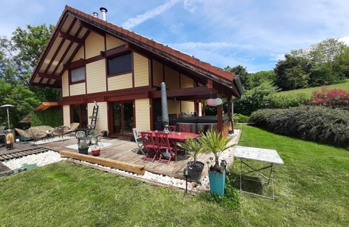 Saint-Genix-sur-Guiers House | Wooden family home CLIMATISATION and JACUZZI