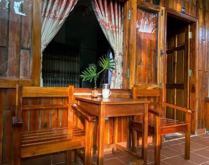 Ong Lang Ski Chalet | Wooden style bungalow have kitchen