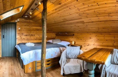 East Drayton Ski Chalet | Wooden tiny house Glamping cabin with hot tub 1