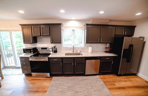 Dubuque House | Woodland View House. HOT TUB & SAUNA!