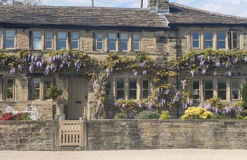 Almondbury House | Woodlea Cottage