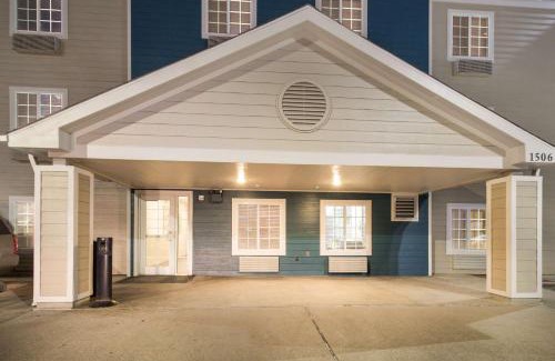 La Porte Hotel | WoodSpring Suites Houston La Porte