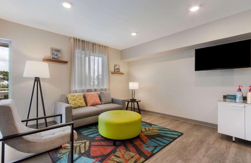 Tamarac Hotel | WoodSpring Suites Tamarac