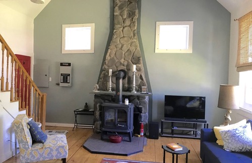 Bearsville House | WOODSTOCK SUMMER CHARMER: HIKING, NATURE, ELEPHANT ART SANCTUARY. AUGUST AVAIL