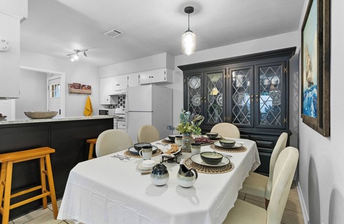 Wooten House | Woodstone Casita~Lush backyard~Central location