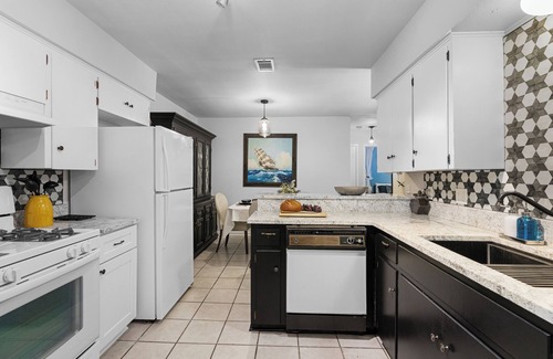 Wooten House | Woodstone Casita~Lush backyard~Central location