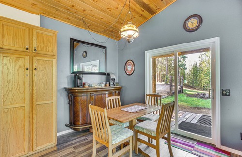 Crescent Cabin | Woodsy Cabin Retreat ~ 4 Mi to Crescent Lake!