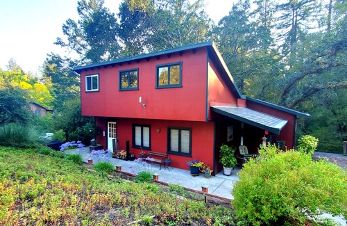 Sebastopol Cottage | Woodsy Cottage in Wine Country Near Bodega Bay in Sebastopol