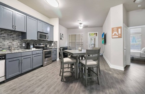 Nassau Bay Apartment | Work-Life Retreat w/Pond View | Near Clear Lake