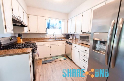 Sherwood House | Work & Relax ~ Near LRAFB ~ King Bed ~ Patio