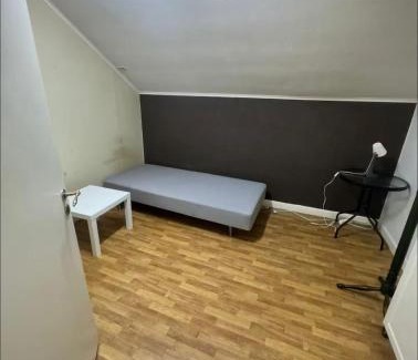 Save Apartment | Workers Home Near Volvo with 8 Beds