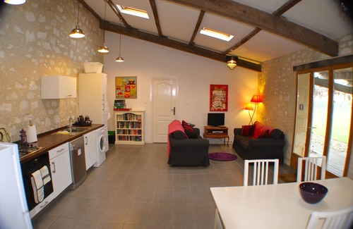 Saussignac House | Workshop Conversion - within a vineyard, views, pool, wifi, bikes & games-room