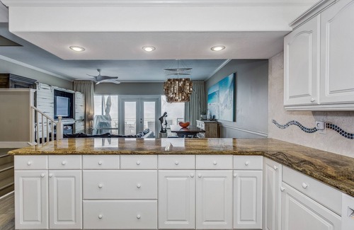 Villa Sabine House | WOW Free 4 Pet, Closest to the Gulf Luxury 4 Bed,3Bath 3 Decks Sleeps 14 2200 SF