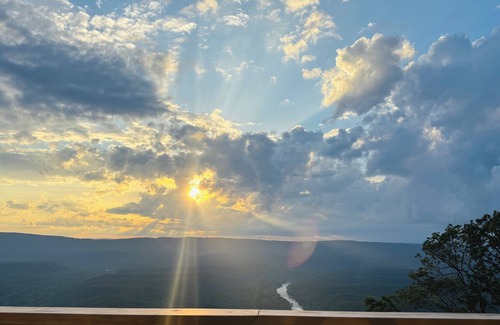Great Cacapon Cabin | Wow! Look @ That View! Sleeps 7, cabin with AC, Wifi, lots of games.
