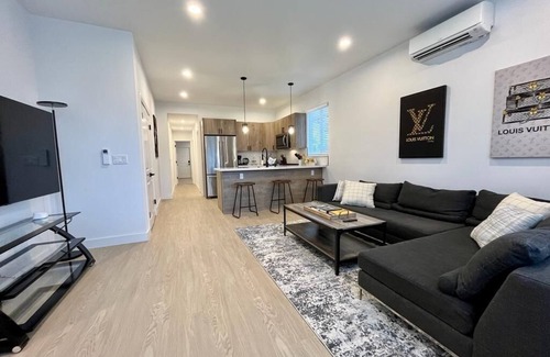 South Tacoma House | Wow! Sleek & Stylish 2BD Townhouse Duplex