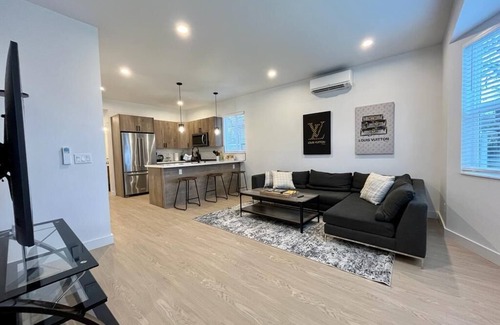 South Tacoma House | Wow! Sleek & Stylish 2BD Townhouse Duplex