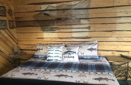 Chitina Cabin | Wrangell Mountain Lodge- Private Bathroom with shower