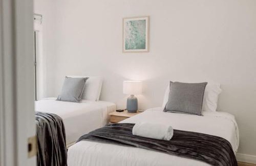 Maroochydore House | 'Wrigley House' - Pool Jaccuzi Dog Friendly