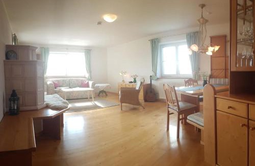 Zell Am Moos Apartment | Wunderschöne Ferienwohnung mit Seeblick