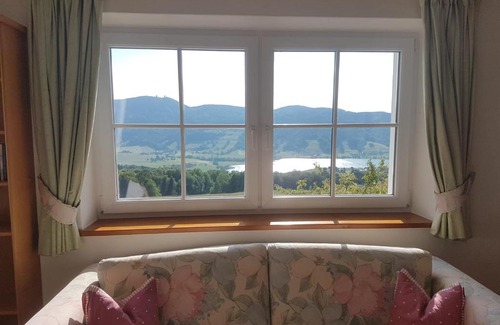 Zell Am Moos Apartment | Wunderschöne Ferienwohnung mit Seeblick