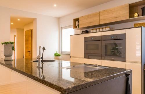 Friesenheim Apartment | Wunderschöne möblierte Wohnung Neuwertig