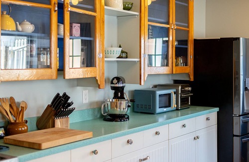 Fells Point Apartment | Wyatt's Saloon Guest House 2