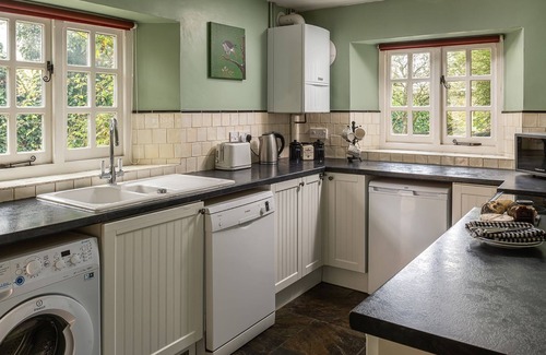 Wyck Rissington Cottage | Wyck Cottage - pet friendly in Wyck Rissington near Bourton-on-the-Water