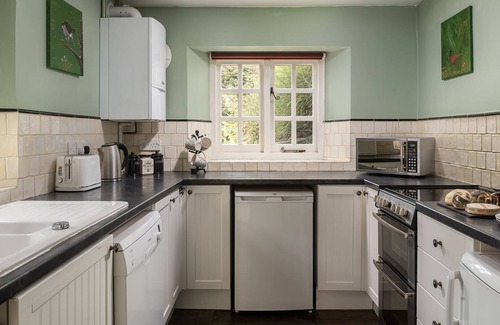 Wyck Rissington Cottage | Wyck Cottage - pet friendly in Wyck Rissington near Bourton-on-the-Water