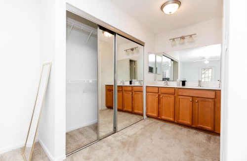 Coliseum Central Apartment | Wyndham 219 Modern 2br Suite, Parking