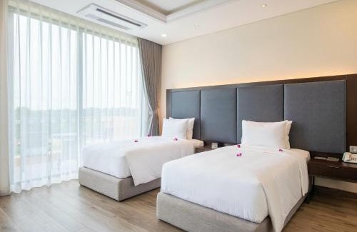 Chuong My Hotel | Wyndham Sky Lake Resort and Villas