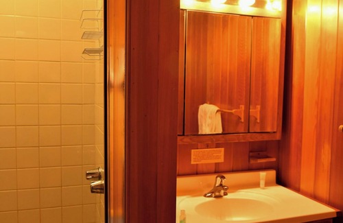 Jewett Center Hotel | Xenia Resort