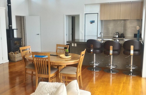 Great Barrier Island Apartment | XSPOT Cliff 4WD holiday apartment for two - Spectacular 270° Hauraki Gulf views