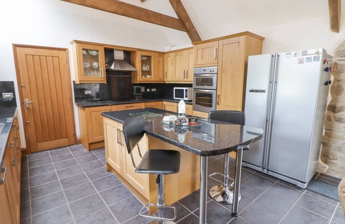 Haverfordwest Cottage | Y BEUDY GARNDEIFOG, pet friendly, with hot tub in Letterston