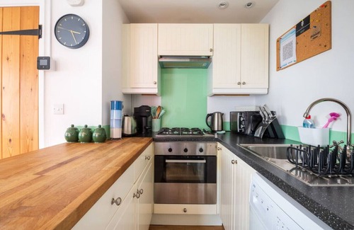 Solva Cottage | Y Bothy · Riverside Bothy In Heart of Scenic Harbour Village