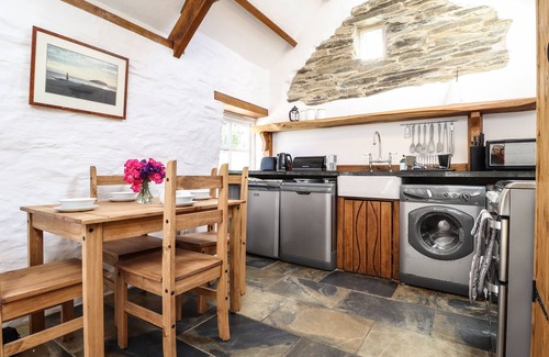 Felindre Farchog Cottage | Y FELIN AT COED CADW, pet friendly in Newport, Pembrokeshire
