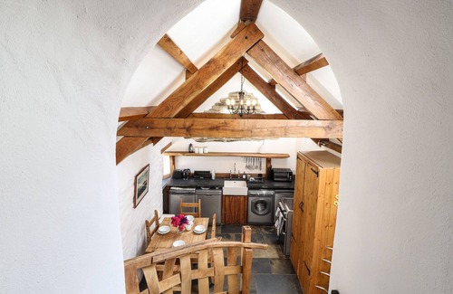 Felindre Farchog Cottage | Y FELIN AT COED CADW, pet friendly in Newport, Pembrokeshire