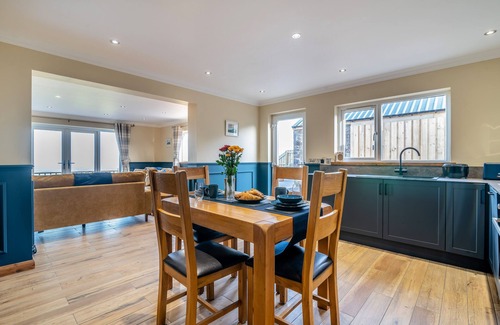 Llanvair Kilgeddin House | Y Golwg - One Bedroom House, Sleeps 2
