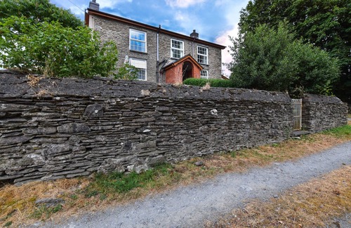 Machynlleth House | Y Llwyn - Four Bedroom House, Sleeps 6