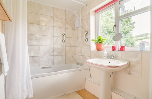 Newcastle-on-Clun House | Y Rhosyn - Two Bedroom House, Sleeps 4