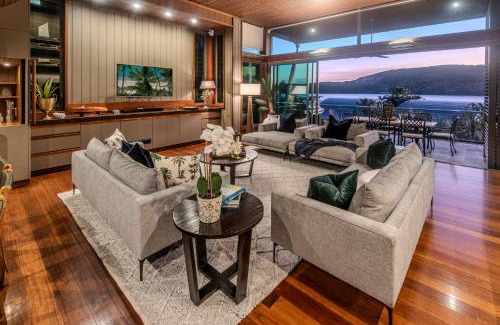 Hamilton Island Villa | Yacht Club 33 Serenity House Ocean Views 2 Buggies