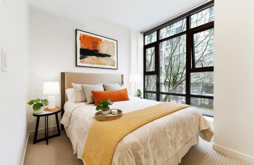 Central Apartment | Yaletown Contemporary 2BR Townhouse Central and Private Access