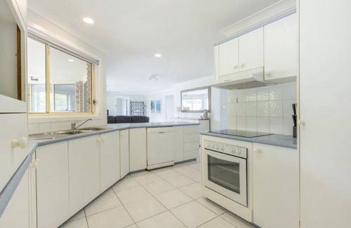 Yamba House | Yamba Family Seascape