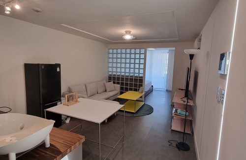 Gangnam Apartment | Yangjae Station & Stream Stay (3 minutes walk to the wonderful stream trail)