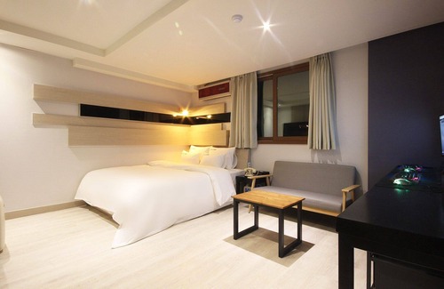 Yangsan Hotel | Yangsan Deokgye Sharp