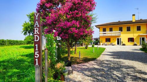 Noventa di Piave Apartment | YARD 151