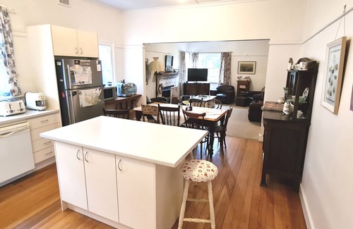 Yea House | Yea Fig Tree House. Three bedroom plus study comfortable family home.