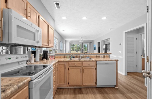 Carolina Forest Condo | Year Round Pool - King - Pickleball - Ground floor