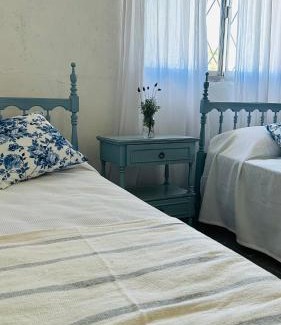 Colonia Libertad House | Yellow Cardinal Lodge