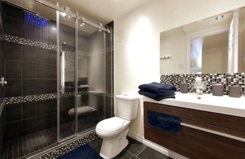 Sainte-Marie Apartment | Yellow Stone | Comfy 1BR + Garden Near Metro & DT